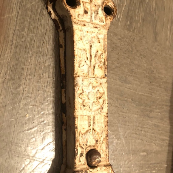 9336 Antique Victorian Spring Loaded Floral Emb. Lock Push Button cast metal - Picture 3 of 11